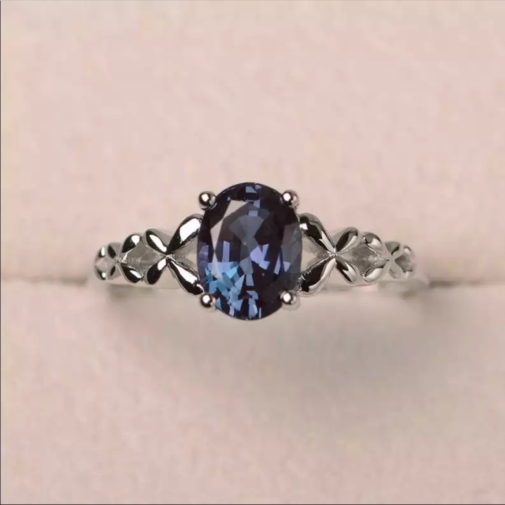 New Women’s 925 Silver Sapphire Ring - Picture 2 of 6